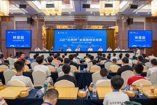男人和女人在床上的app